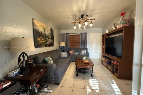 Condo in Hialeah, Florida, 1 bedroom  № 1178987 - photo 6