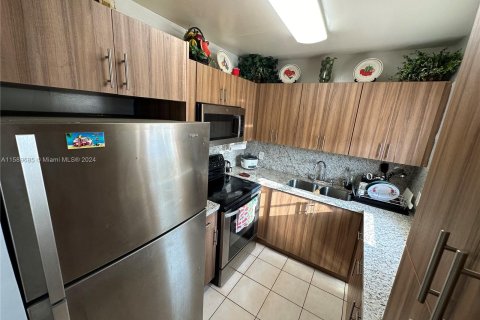 Condo in Hialeah, Florida, 1 bedroom  № 1178987 - photo 12