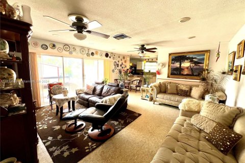 Casa en venta en Miami Springs, Florida, 3 dormitorios, 193.42 m2 № 1151028 - foto 14