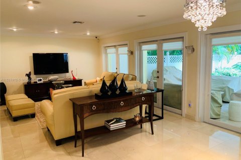 Casa en venta en Doral, Florida, 4 dormitorios, 261.98 m2 № 1004871 - foto 5