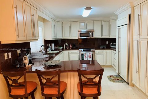 Casa en venta en Doral, Florida, 4 dormitorios, 261.98 m2 № 1004871 - foto 4