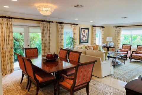 Villa ou maison à vendre à Doral, Floride: 4 chambres, 261.98 m2 № 1004871 - photo 3