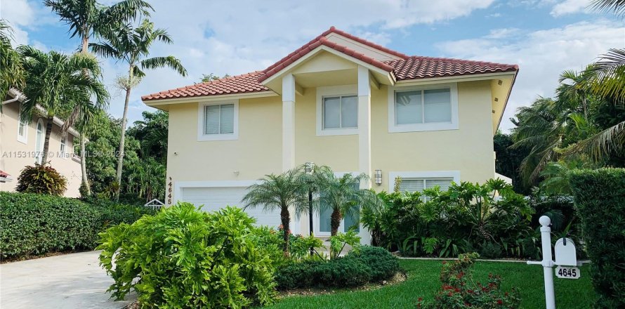 House in Doral, Florida 4 bedrooms, 261.98 sq.m. № 1004871