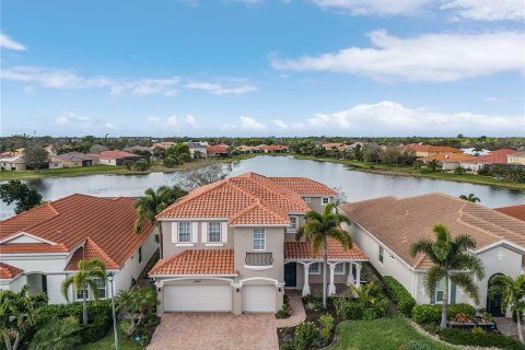 Villa ou maison à vendre à Punta Gorda, Floride: 5 chambres, 377.83 m2 № 1010504 - photo 2