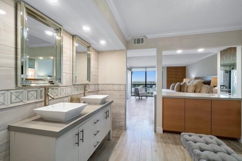 Condo in Highland Beach, Florida, 3 bedrooms  № 1132716 - photo 9