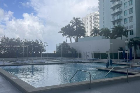 Condo in Miami, Florida, 2 bedrooms  № 1377269 - photo 27