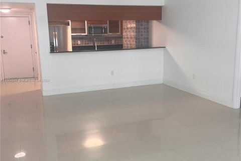 Condo in Miami, Florida, 2 bedrooms  № 1377269 - photo 5