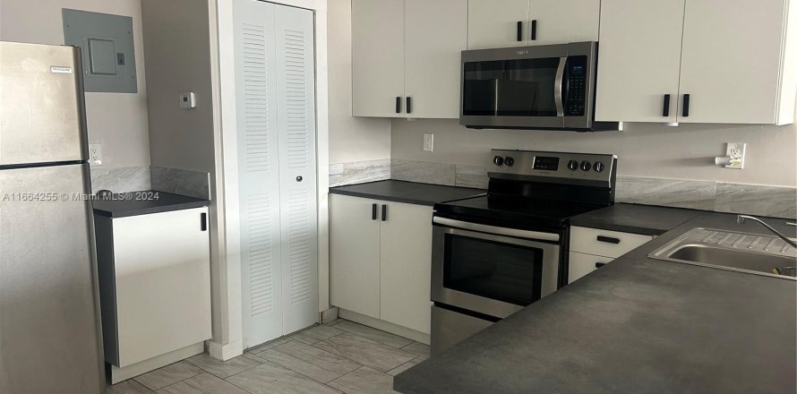 Condo in Fort Lauderdale, Florida, 3 bedrooms  № 1377225