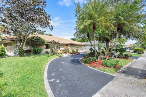 Villa ou maison à vendre à Hollywood, Floride: 3 chambres, 252.51 m2 № 779838 - photo 6