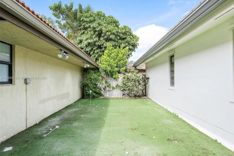 House in Hollywood, Florida 3 bedrooms, 252.51 sq.m. № 779838 - photo 21