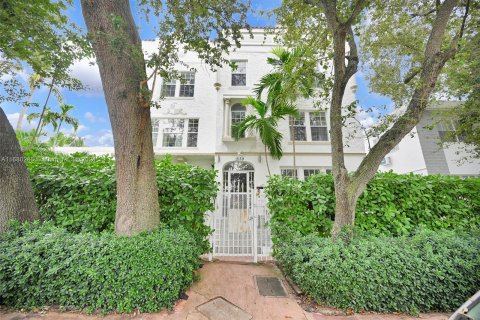 Condo in Miami Beach, Florida, 2 bedrooms  № 1412124 - photo 1