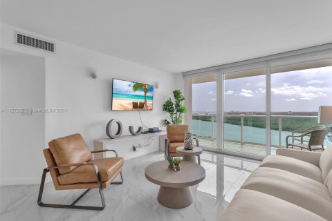 Condo in Sunny Isles Beach, Florida, 2 bedrooms  № 1281559 - photo 10