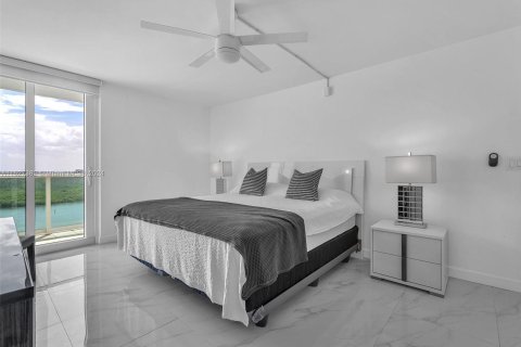 Condominio en venta en Sunny Isles Beach, Florida, 2 dormitorios, 126.07 m2 № 1281559 - foto 15