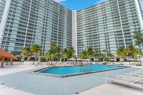 Condo in Sunny Isles Beach, Florida, 2 bedrooms  № 1281559 - photo 22