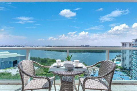 Condo in Sunny Isles Beach, Florida, 2 bedrooms  № 1281559 - photo 2