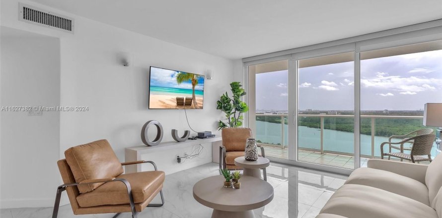 Condo in Sunny Isles Beach, Florida, 2 bedrooms  № 1281559