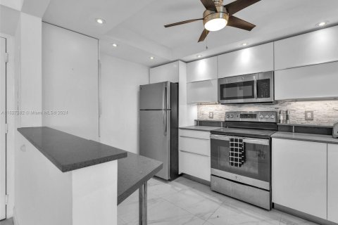 Condo in Sunny Isles Beach, Florida, 2 bedrooms  № 1281559 - photo 7