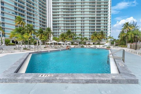 Condominio en venta en Sunny Isles Beach, Florida, 2 dormitorios, 126.07 m2 № 1281559 - foto 23