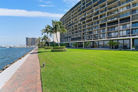 Condo in North Palm Beach, Florida, 4 bedrooms  № 1174673 - photo 7