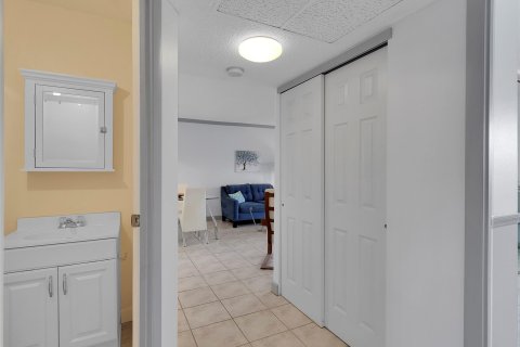 Copropriété à vendre à Lauderdale Lakes, Floride: 2 chambres, 87.7 m2 № 1081676 - photo 15