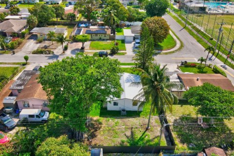 House in Delray Beach, Florida 3 bedrooms, 82.31 sq.m. № 1081706 - photo 11