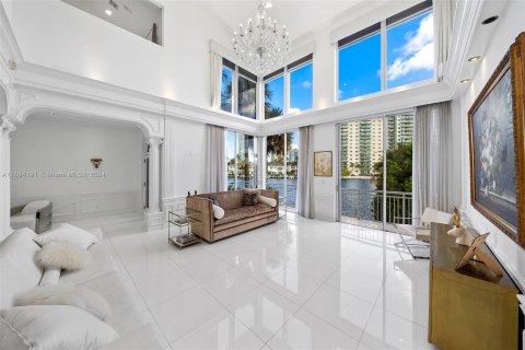 Townhouse in Aventura, Florida 4 bedrooms, 399.48 sq.m. № 1428083 - photo 6