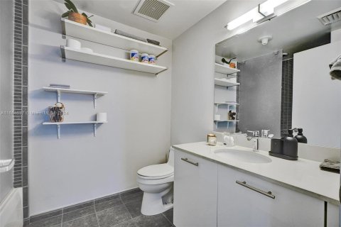 Condominio en venta en Miami, Florida, 1 dormitorio, 84.17 m2 № 1428085 - foto 7