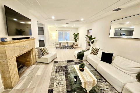 Casa en venta en Miami, Florida, 3 dormitorios, 153.47 m2 № 1330103 - foto 2