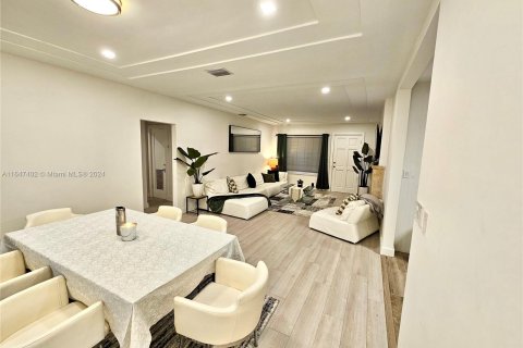 Casa en venta en Miami, Florida, 3 dormitorios, 153.47 m2 № 1330103 - foto 10