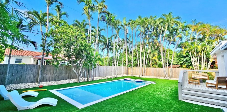 Casa en Miami, Florida 3 dormitorios, 153.47 m2 № 1330103