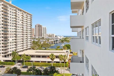 Condominio en venta en Fort Lauderdale, Florida, 1 dormitorio, 78.13 m2 № 1152147 - foto 8