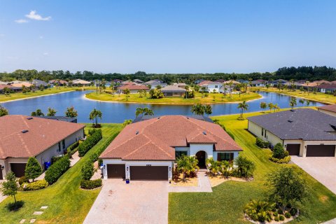 House in Vero Beach, Florida 3 bedrooms, 220.64 sq.m. № 1152146 - photo 11