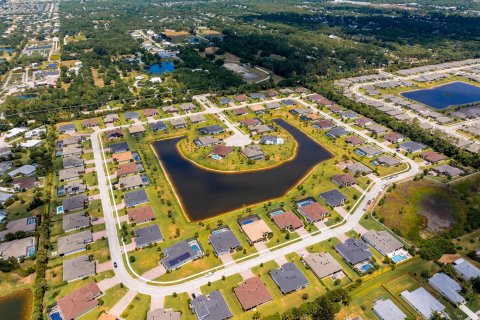 House in Vero Beach, Florida 3 bedrooms, 220.64 sq.m. № 1152146 - photo 2