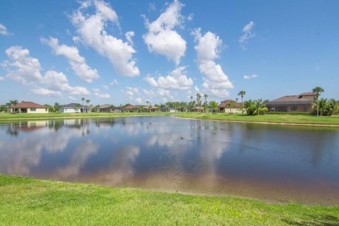 House in Vero Beach, Florida 3 bedrooms, 220.64 sq.m. № 1152146 - photo 22