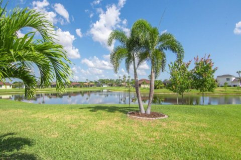 House in Vero Beach, Florida 3 bedrooms, 220.64 sq.m. № 1152146 - photo 27