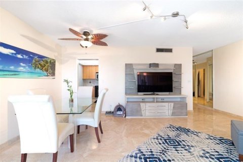 Condo in Pompano Beach, Florida, 1 bedroom  № 1168589 - photo 15