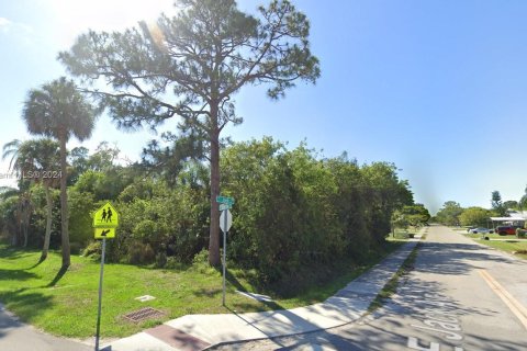 Propiedad comercial en venta en Port Salerno, Florida № 1381696 - foto 1