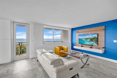 Condo in Miami Beach, Florida, 2 bedrooms  № 1410871 - photo 4