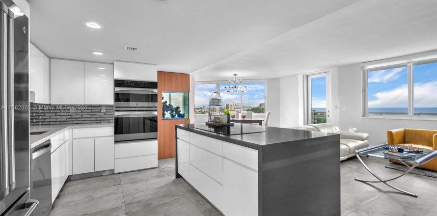 Condo in Miami Beach, Florida, 2 bedrooms  № 1410871