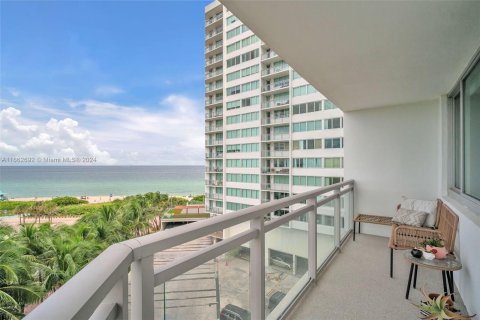 Condo in Miami Beach, Florida, 2 bedrooms  № 1410871 - photo 16