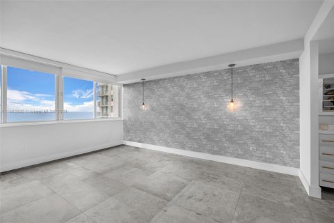 Condo in Miami Beach, Florida, 2 bedrooms  № 1410871 - photo 10