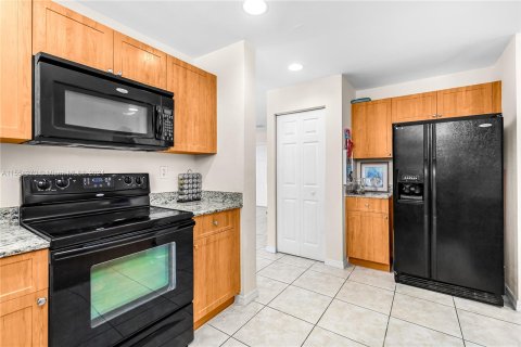 Condominio en venta en Doral, Florida, 3 dormitorios, 139.63 m2 № 1081313 - foto 19