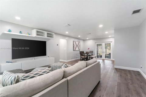 Casa en venta en Dania Beach, Florida, 4 dormitorios, 147.16 m2 № 944920 - foto 2