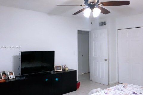 Condo in North Miami, Florida, 2 bedrooms  № 736071 - photo 23