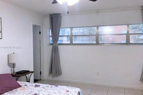 Condominio en venta en North Miami, Florida, 2 dormitorios, 118.08 m2 № 736071 - foto 18