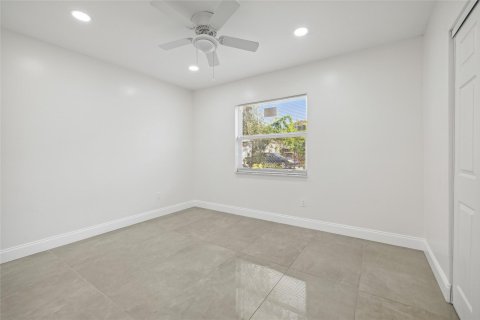 Propiedad comercial en venta en Riviera Beach, Florida, 180.04 m2 № 1136193 - foto 8
