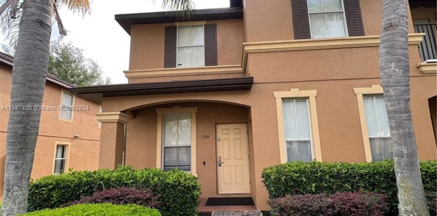 Townhouse in Davenport, Florida 3 bedrooms, 135.36 sq.m. № 1175867