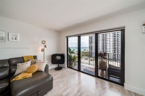 Copropriété à vendre à Hollywood, Floride: 2 chambres, 145.86 m2 № 1175767 - photo 12