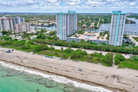 Condo in Hollywood, Florida, 2 bedrooms  № 1175767 - photo 3