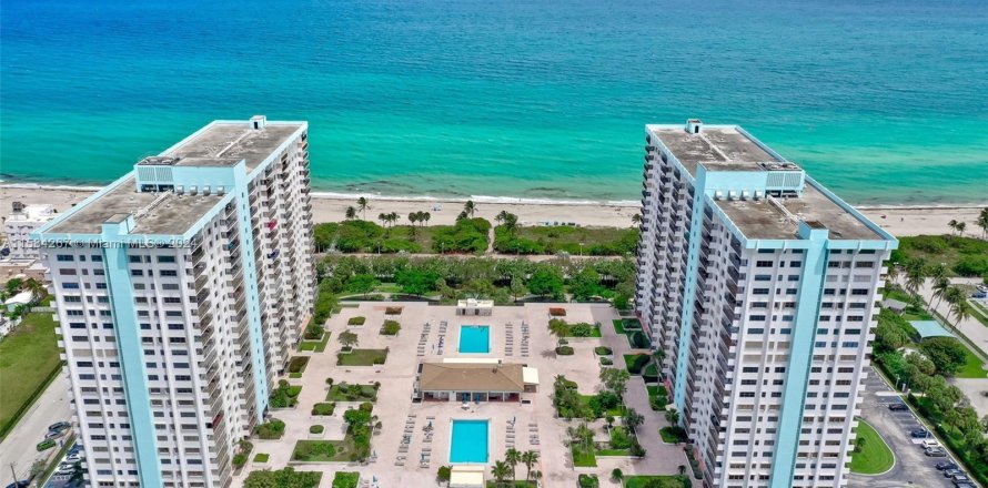 Condo in Hollywood, Florida, 2 bedrooms  № 1175767